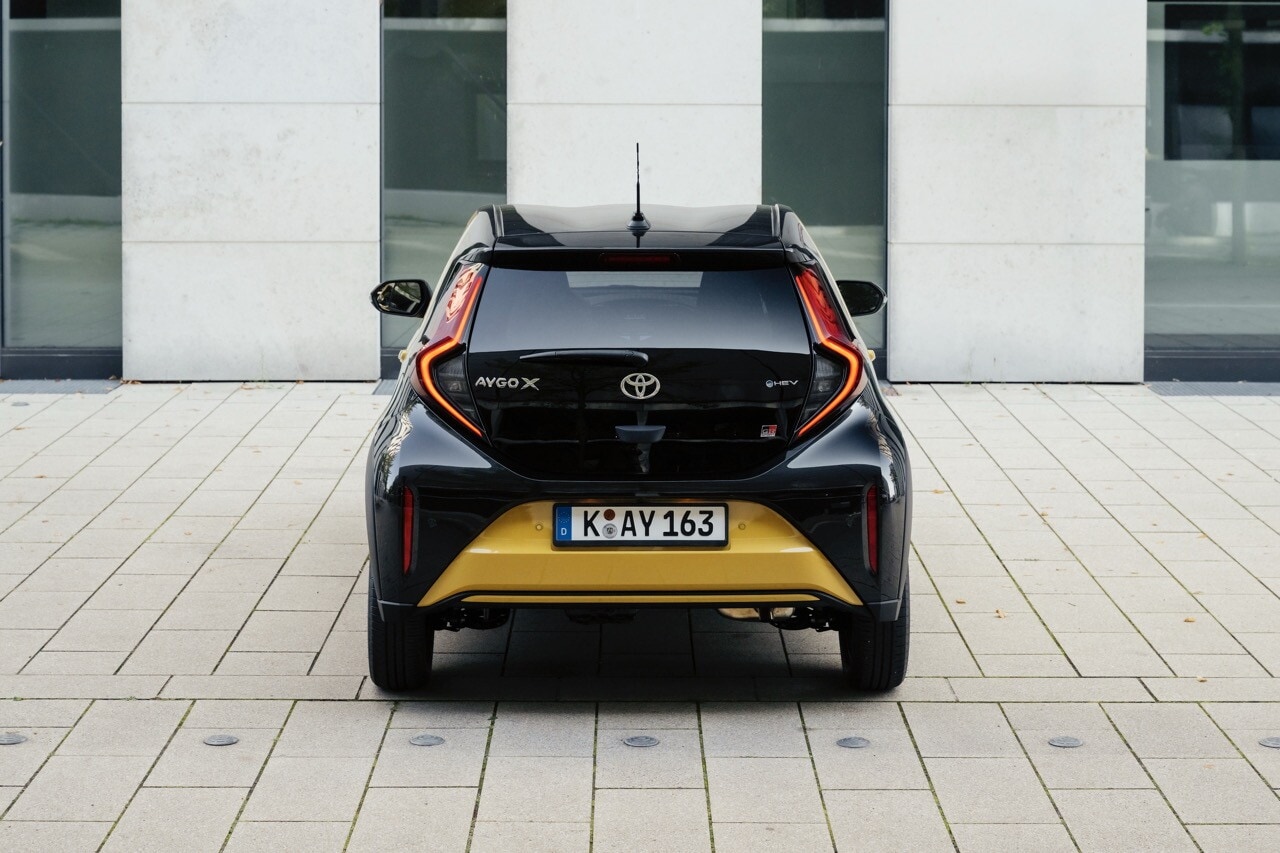 Toyota Aygo X, la full hybrid su strada