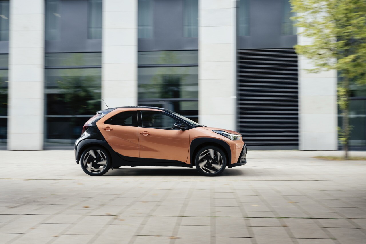 Toyota Aygo X, la full hybrid su strada