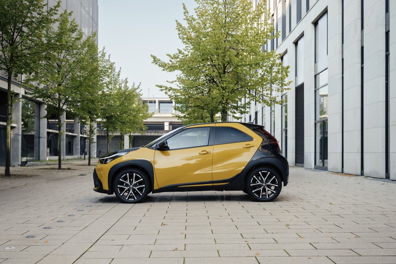 Toyota Aygo X, la full hybrid su strada