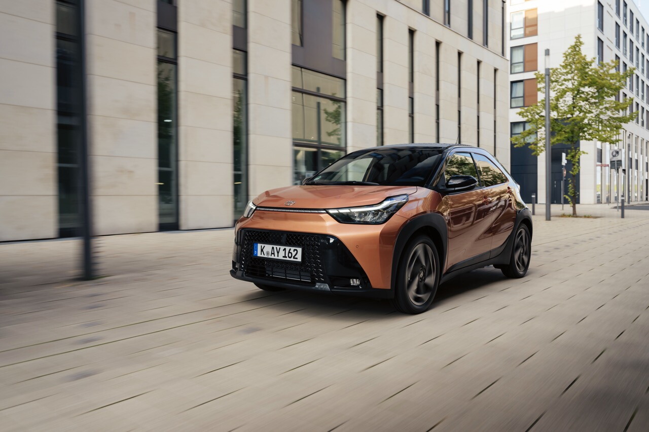 Toyota Aygo X, la full hybrid su strada