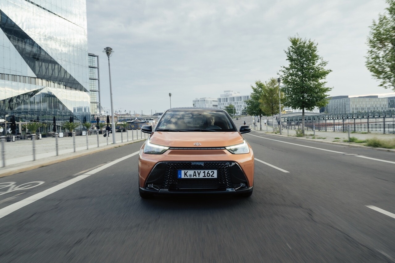 Toyota Aygo X, la full hybrid su strada