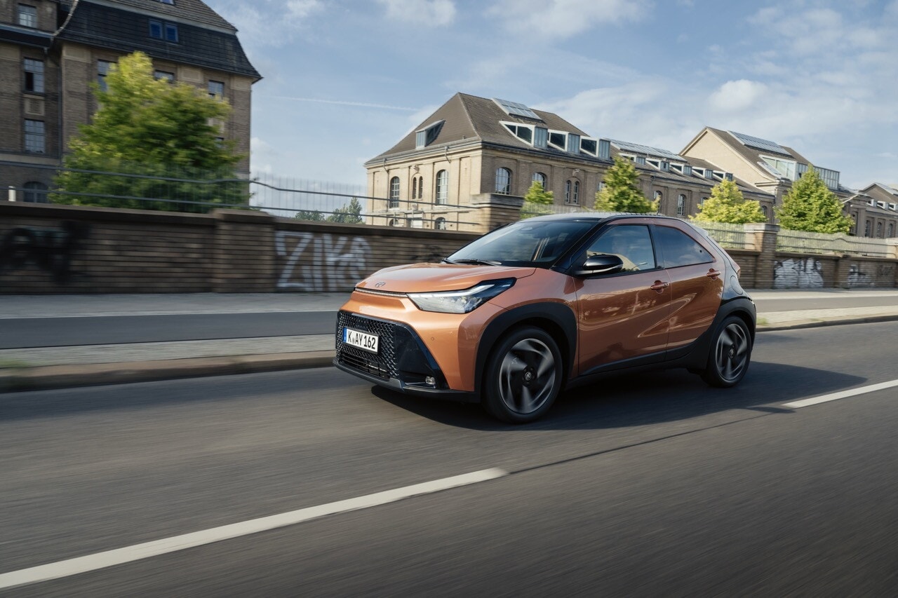 Toyota Aygo X, la full hybrid su strada