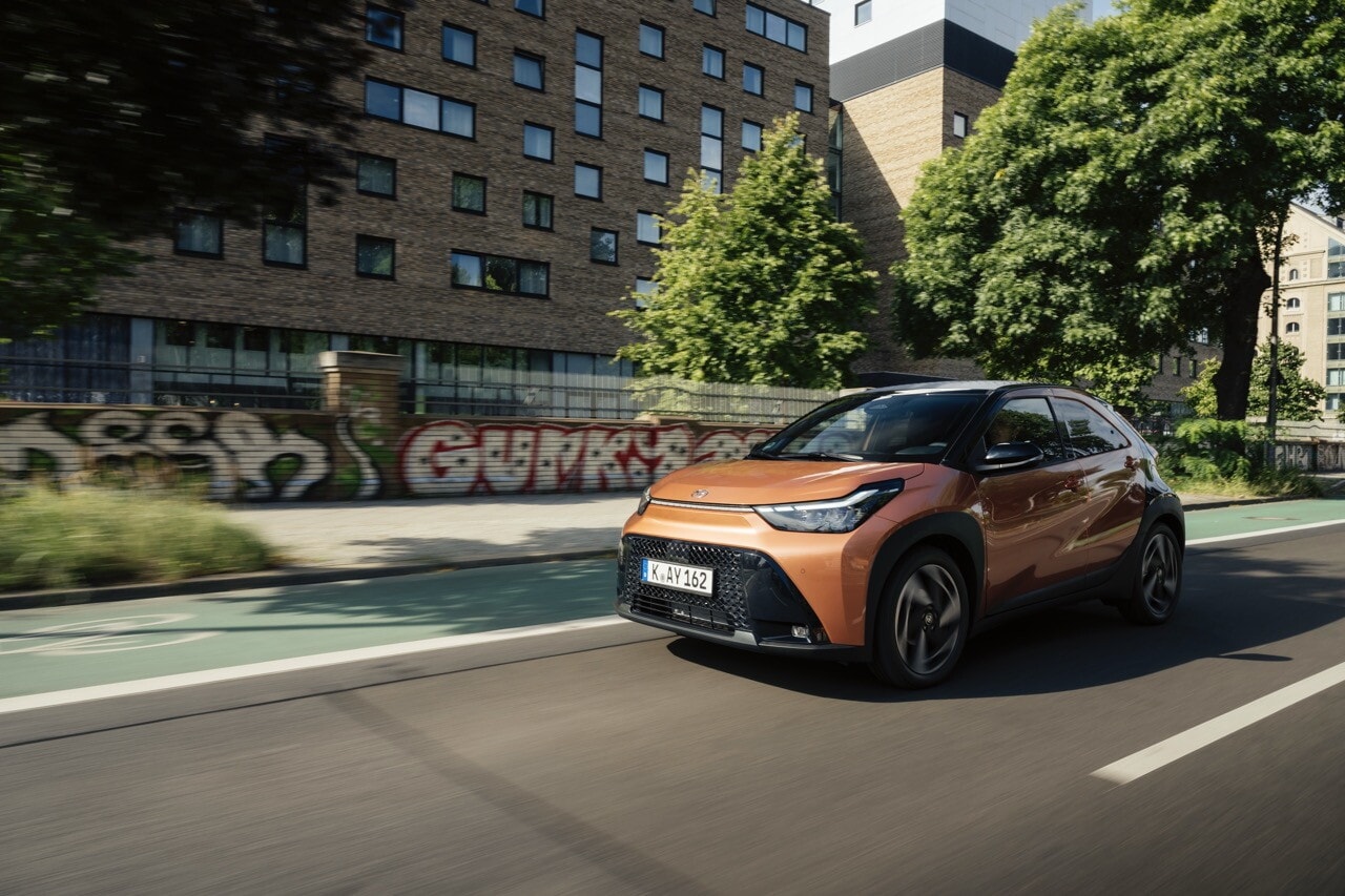 Toyota Aygo X, la full hybrid su strada