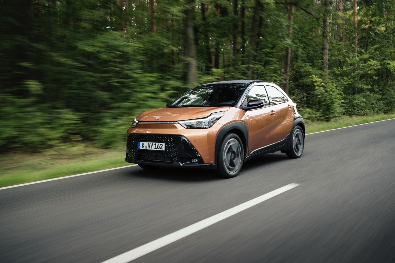 Toyota Aygo X, la full hybrid su strada