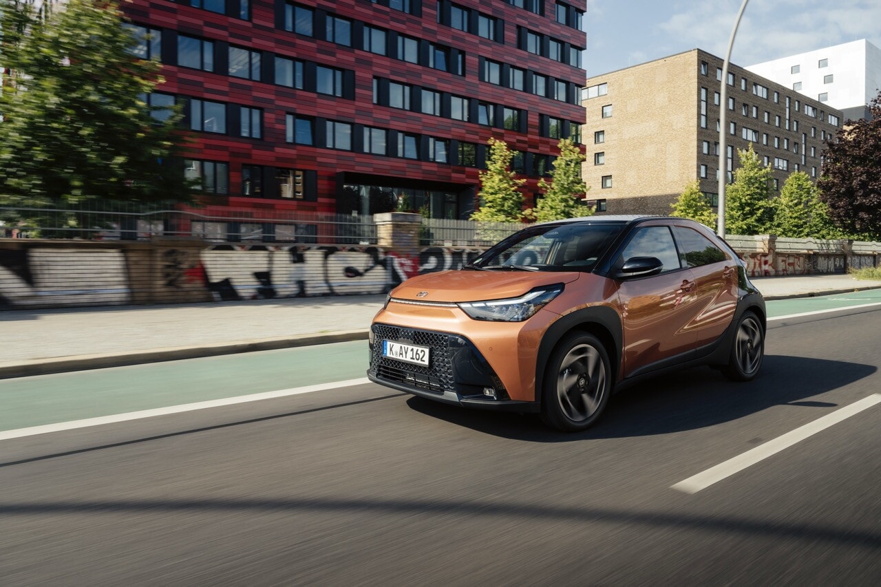Toyota Aygo X, la full hybrid su strada