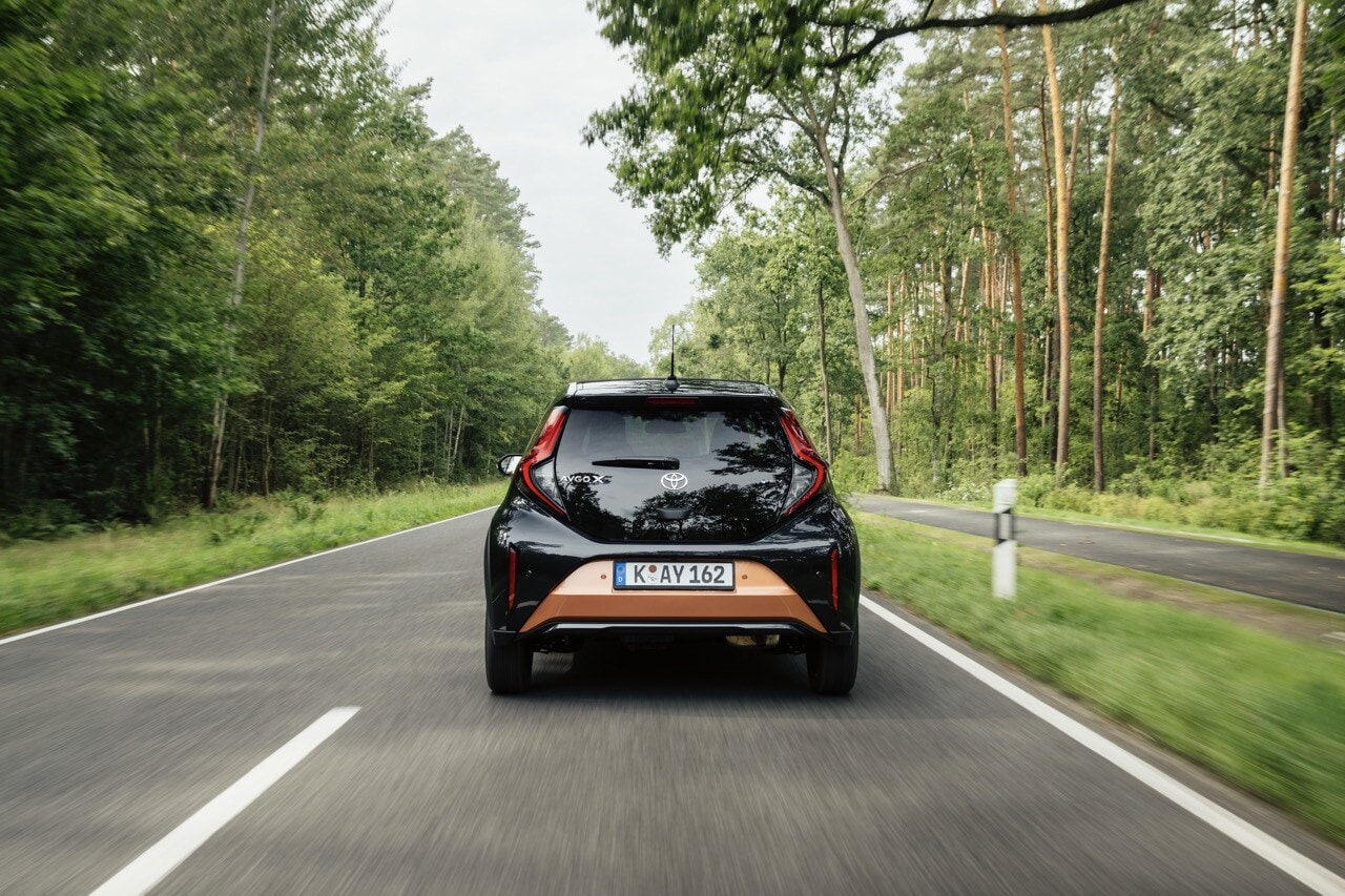 Toyota Aygo X, la full hybrid su strada