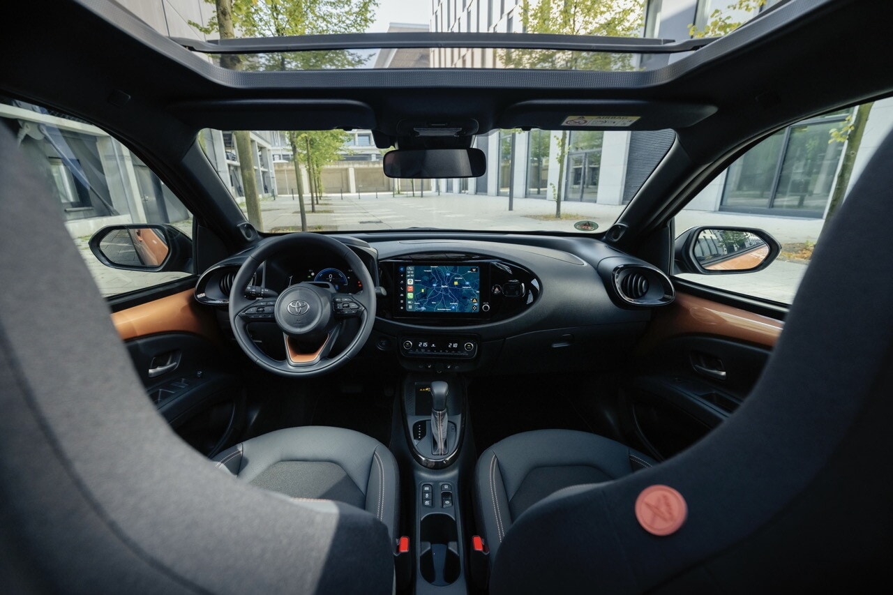 Toyota Aygo X, la full hybrid su strada