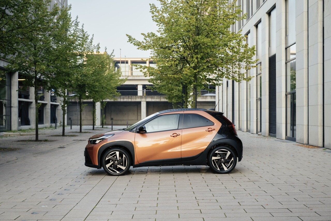Toyota Aygo X, la full hybrid su strada