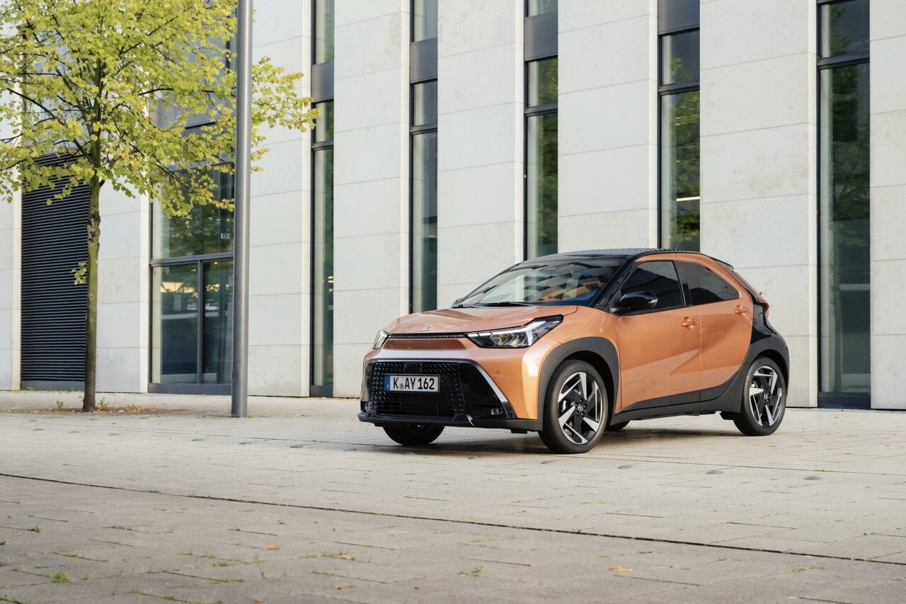 Toyota Aygo X, la full hybrid su strada