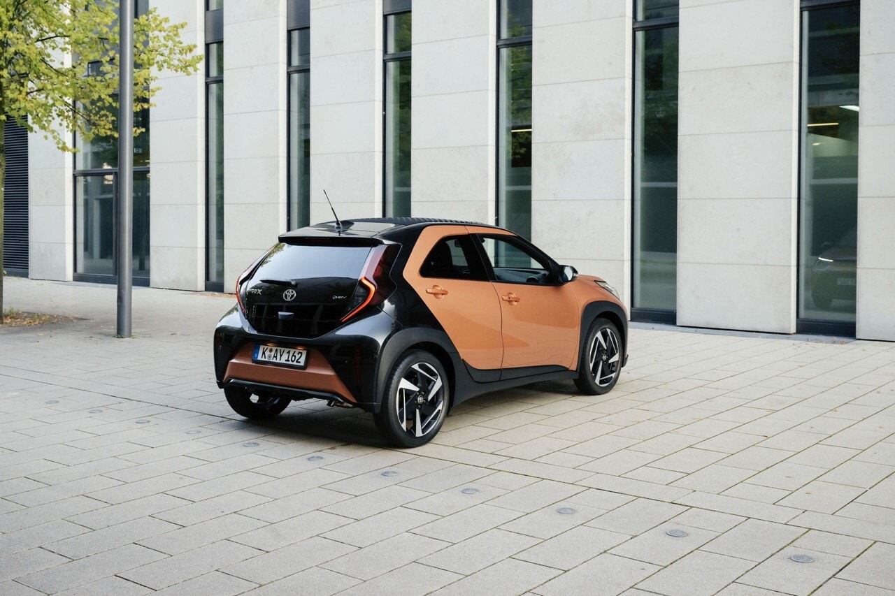 Toyota Aygo X, la full hybrid su strada