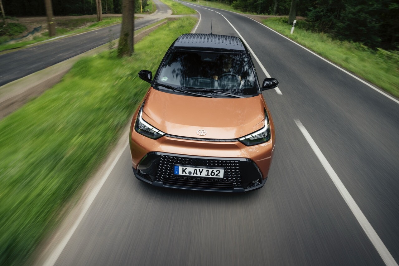 Toyota Aygo X, la full hybrid su strada