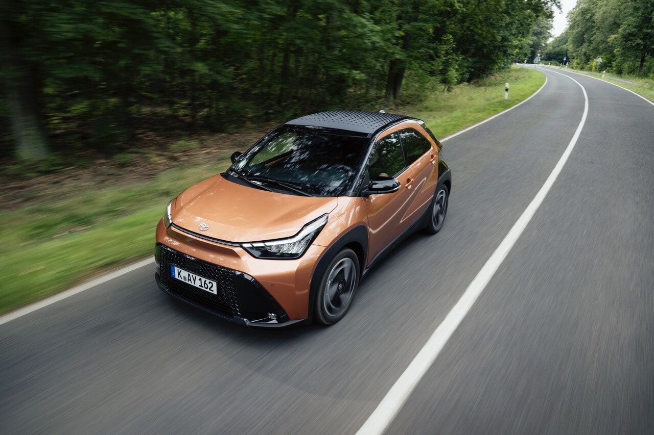 Toyota Aygo X, la full hybrid su strada