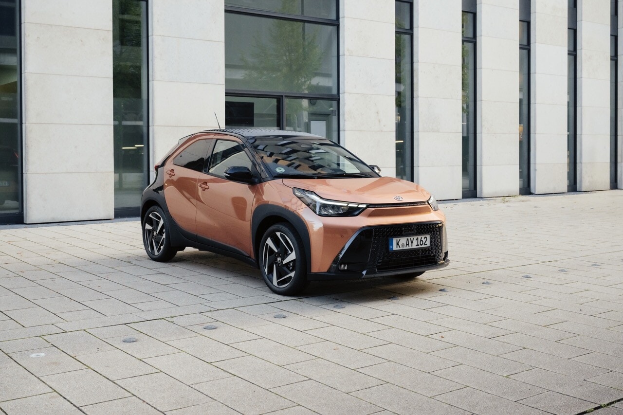 Toyota Aygo X, la full hybrid su strada