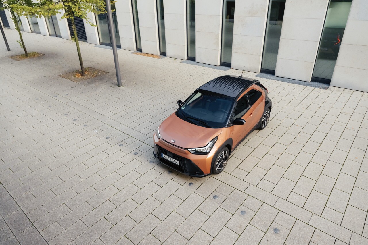 Toyota Aygo X, la full hybrid su strada