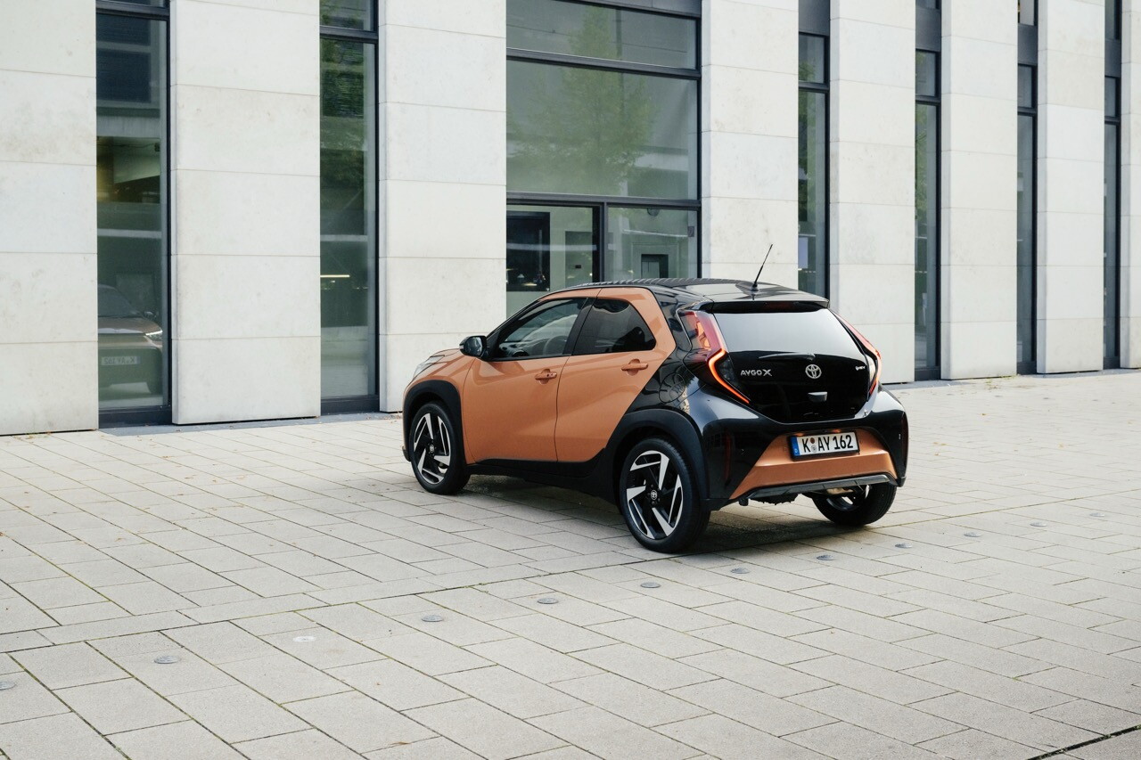 Toyota Aygo X, la full hybrid su strada