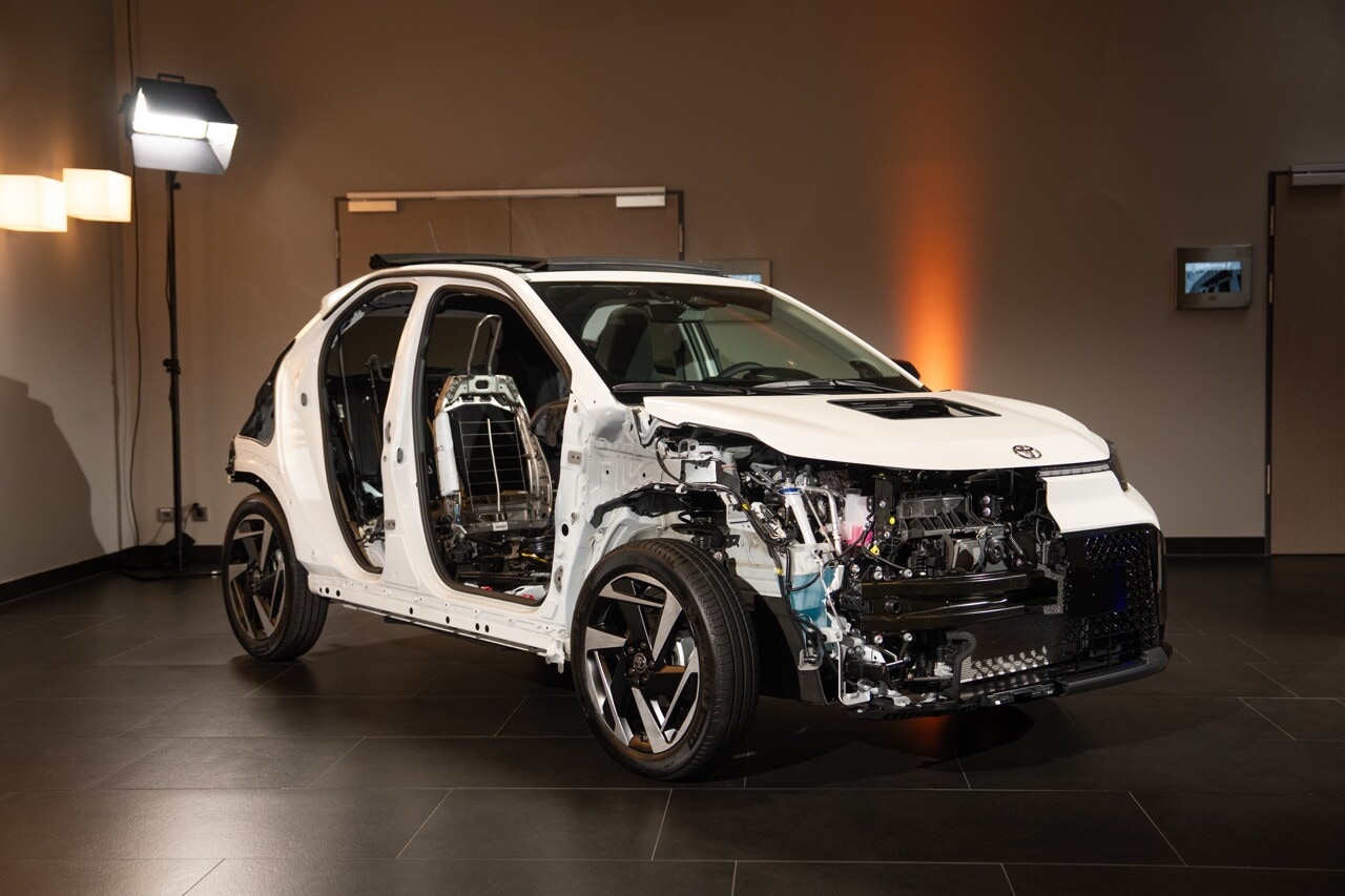 Toyota Aygo X, la full hybrid su strada