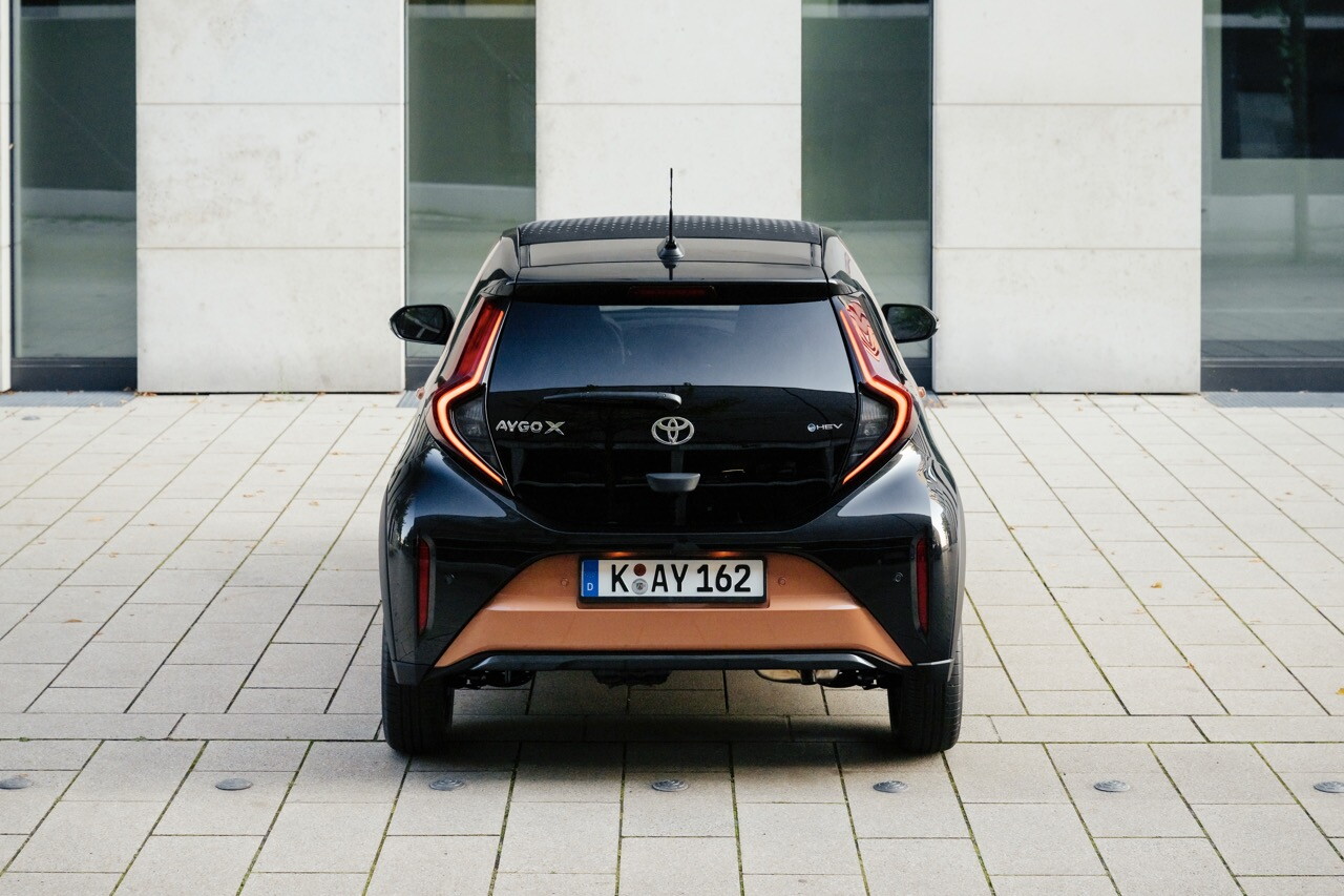 Toyota Aygo X, la full hybrid su strada