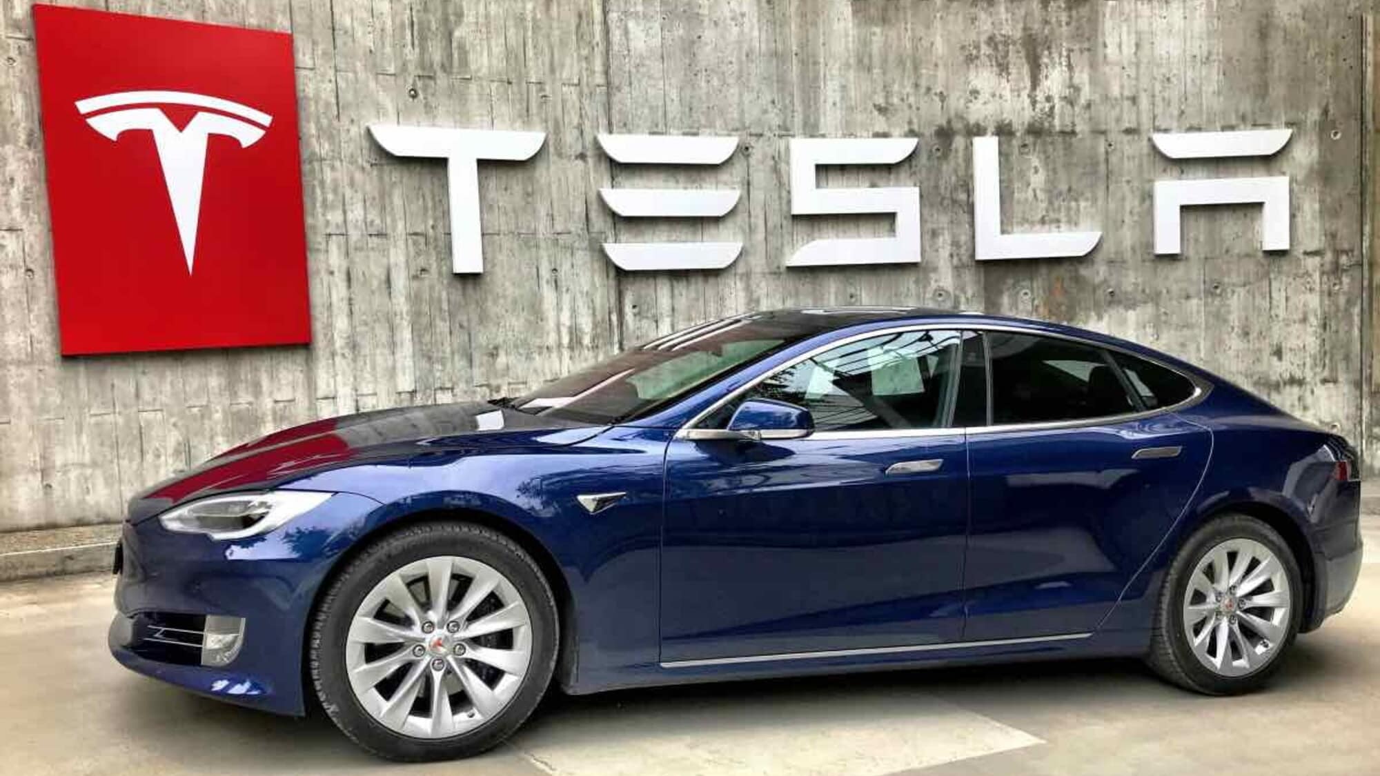 Tesla in calo del 23%, Volkswagen guida le auto elettriche in Europa