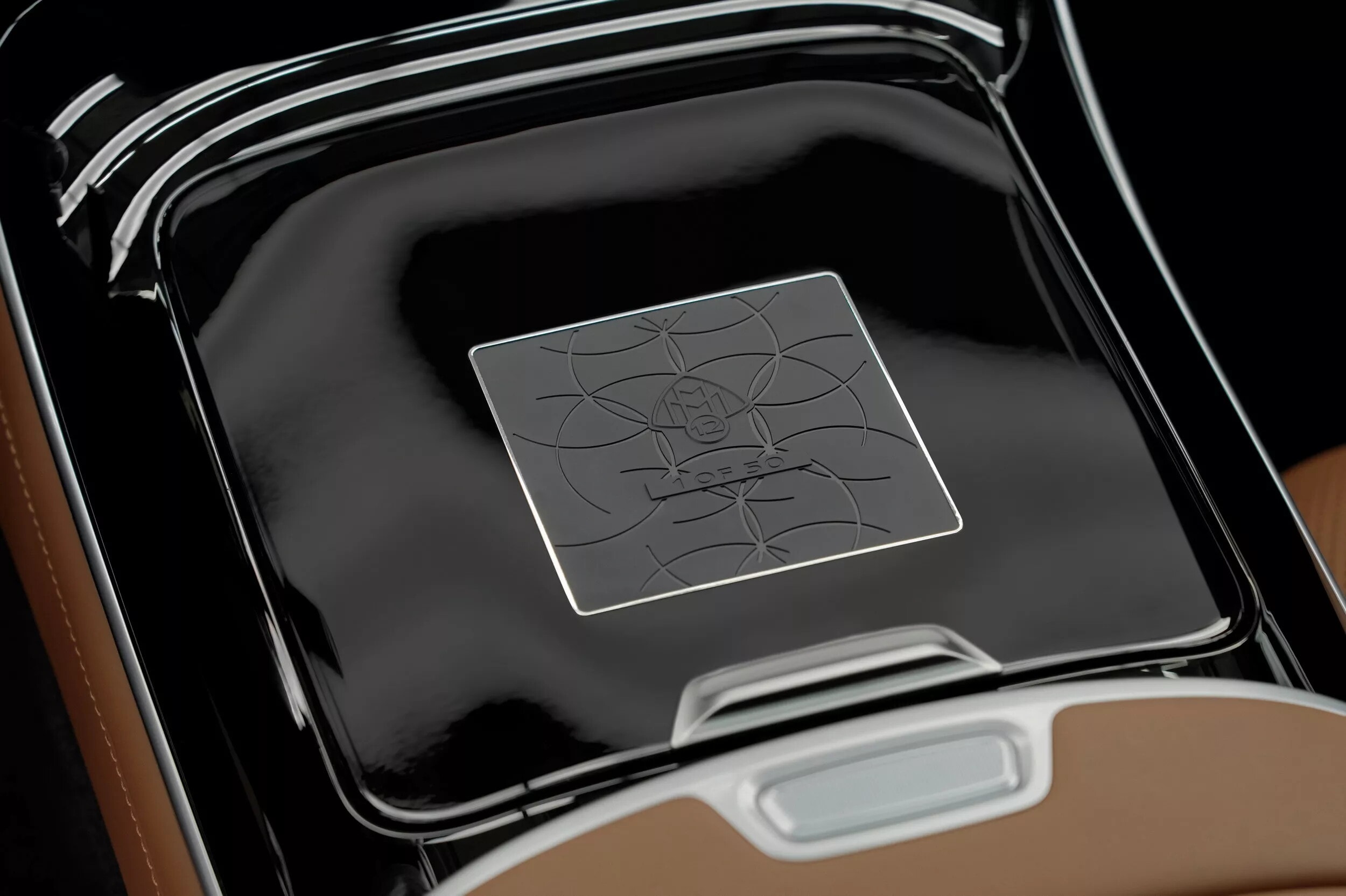 Le foto dell'esclusiva Mercedes-Maybach V12  