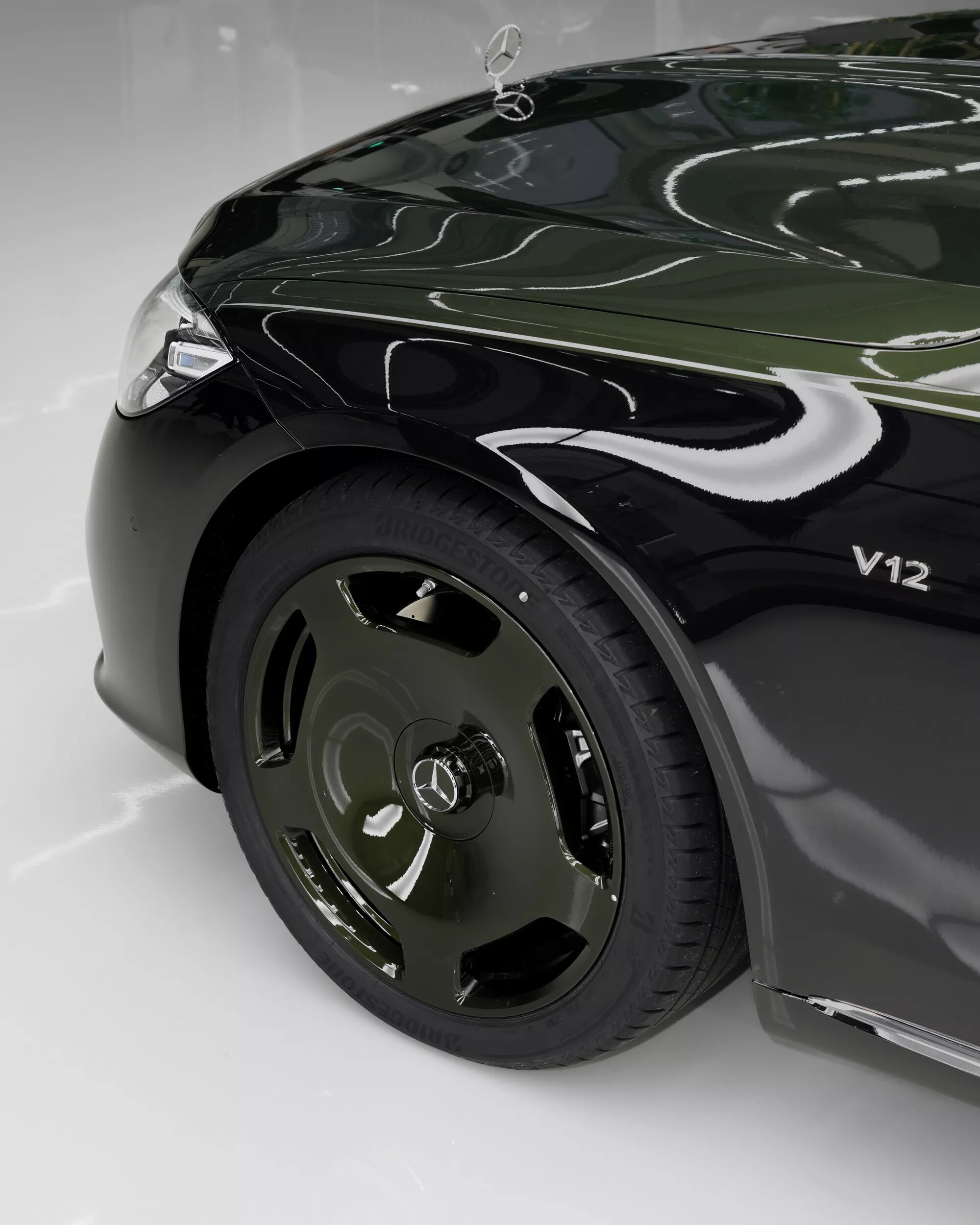 Le foto dell'esclusiva Mercedes-Maybach V12  