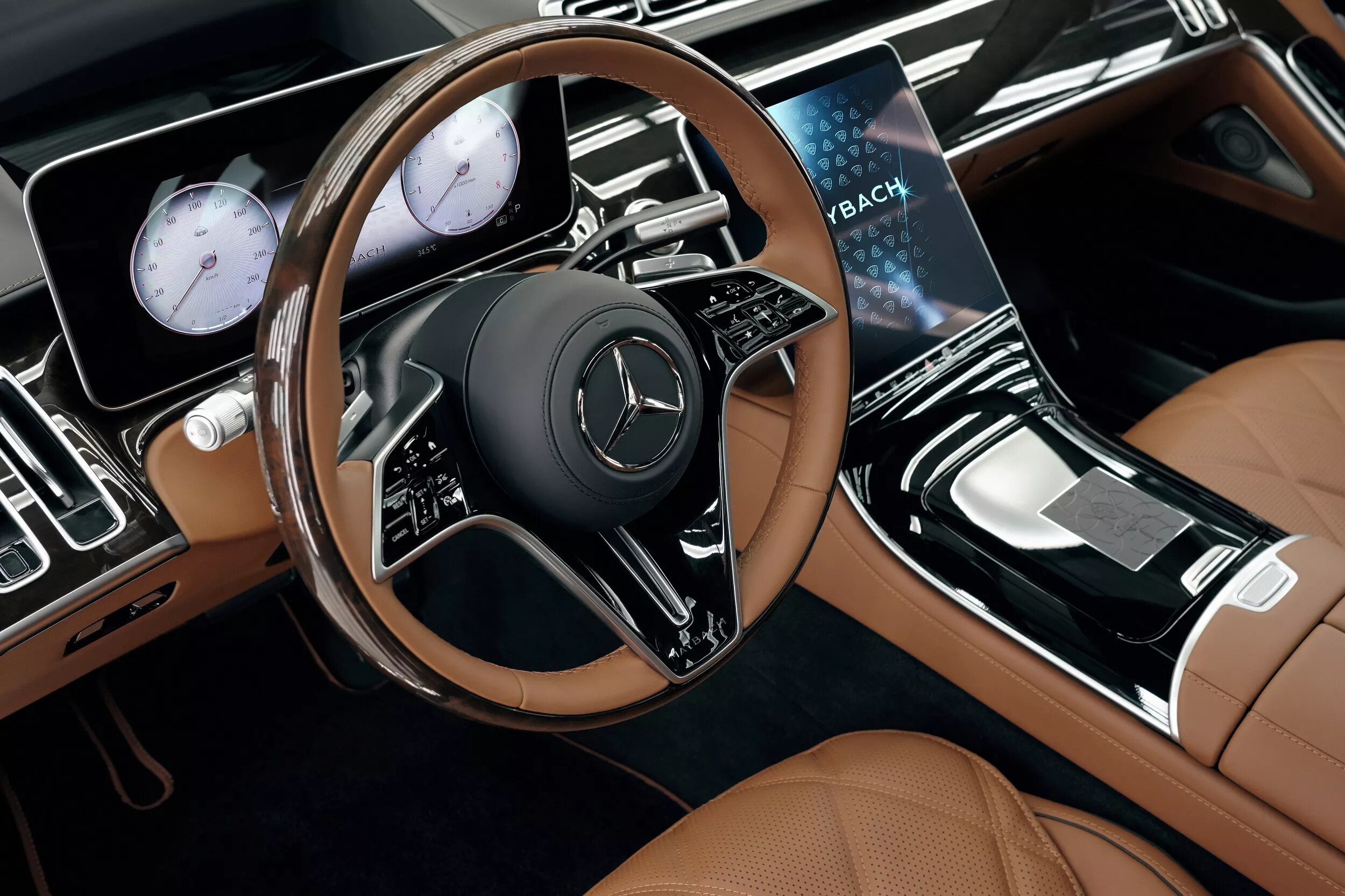 Le foto dell'esclusiva Mercedes-Maybach V12  