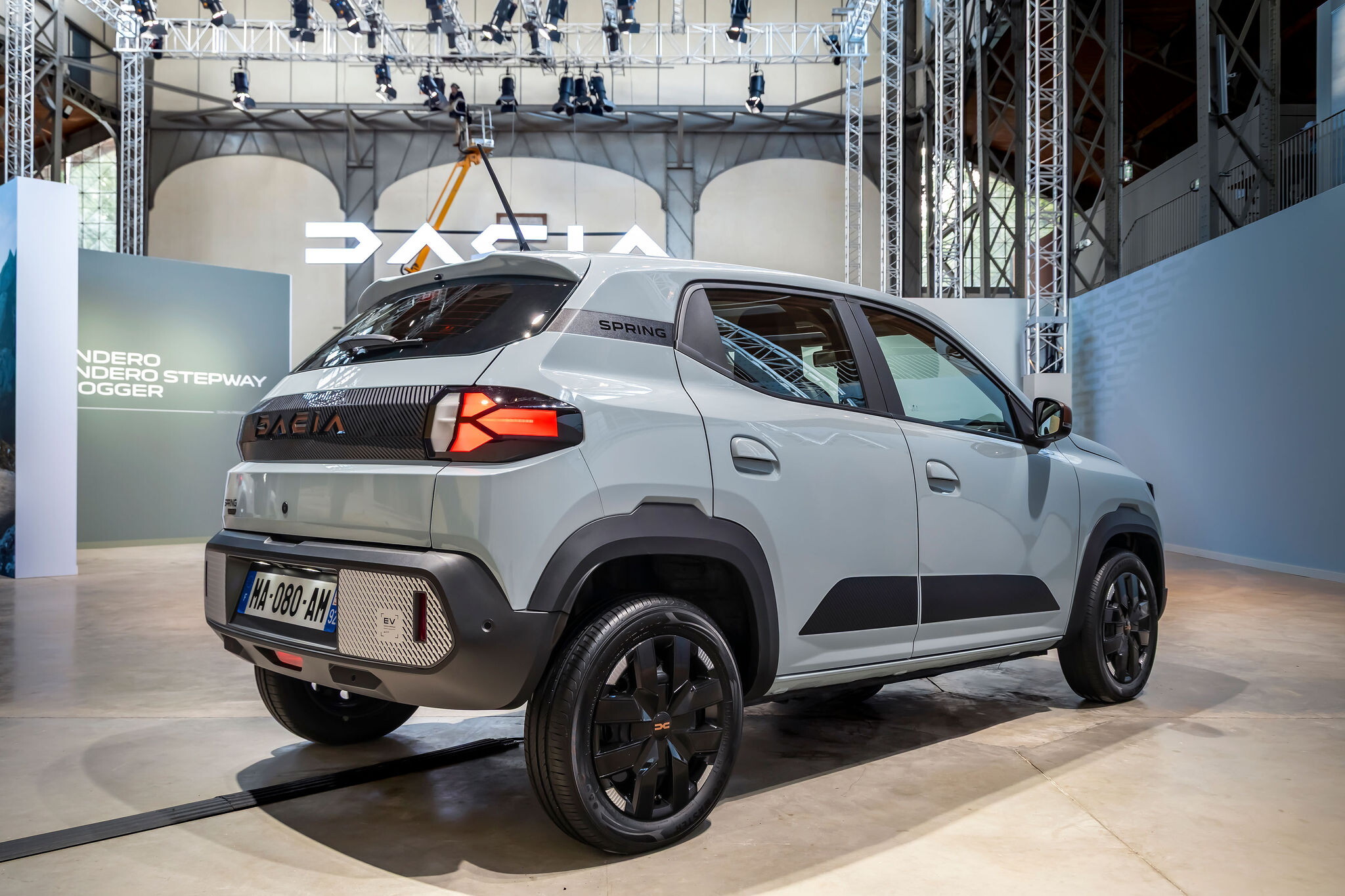 Dacia Spring 2026, l'elettrica tascabile si aggiorna