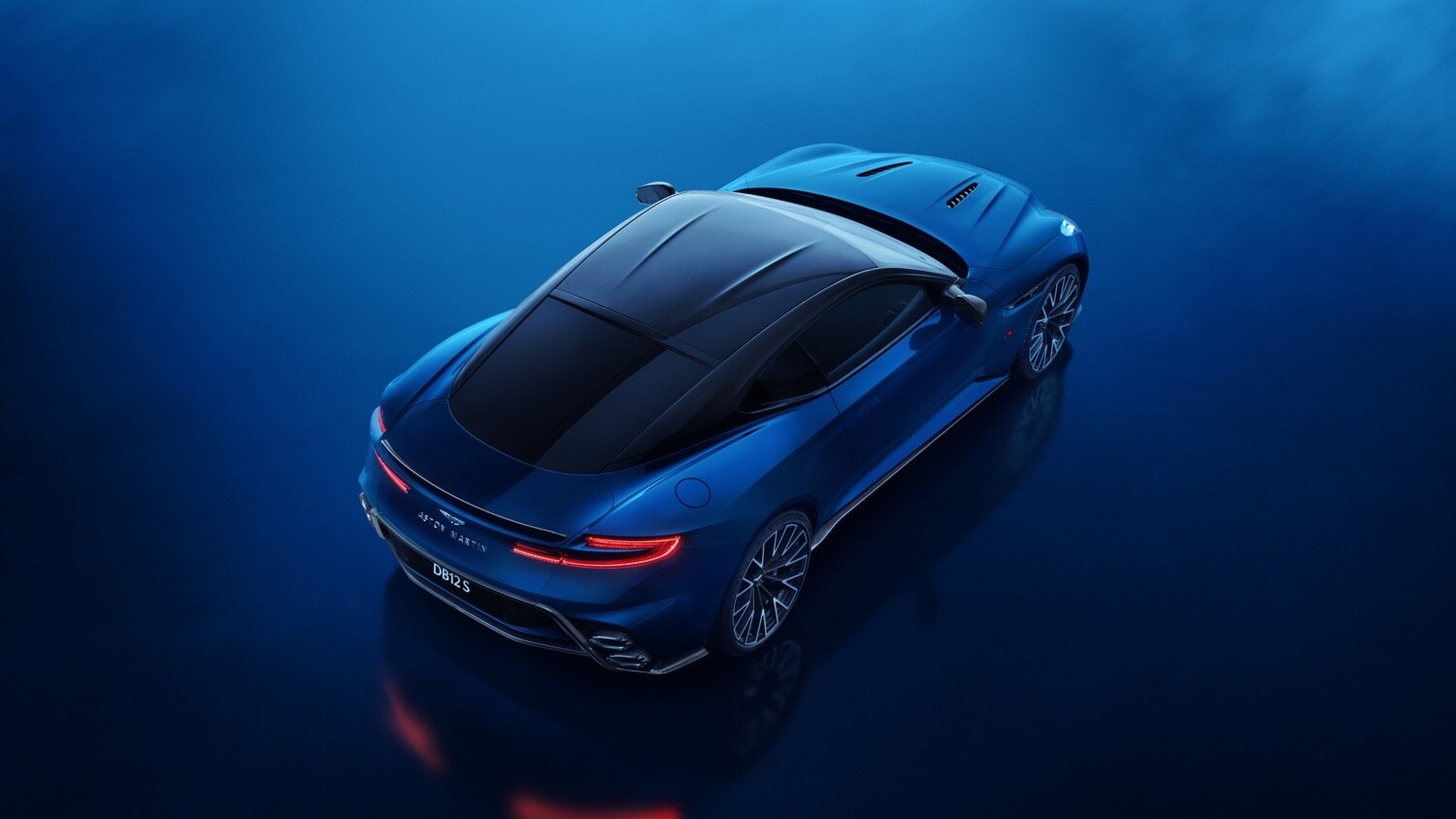 Aston Martin DB12 S
