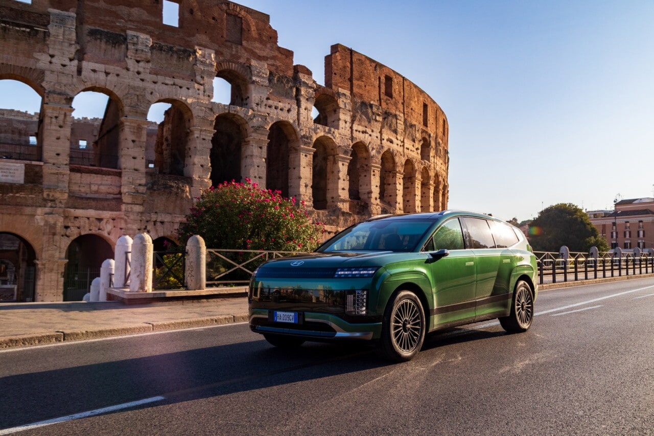 Hyundai Ioniq 9, l'ammiraglia elettrica su strada