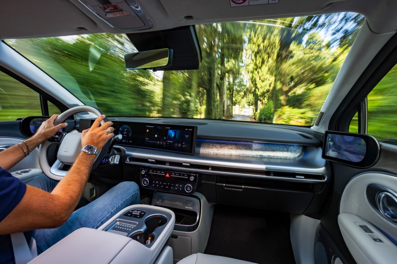 Hyundai Ioniq 9, l'ammiraglia elettrica su strada