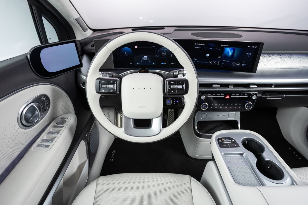 Hyundai Ioniq 9, l'ammiraglia elettrica su strada
