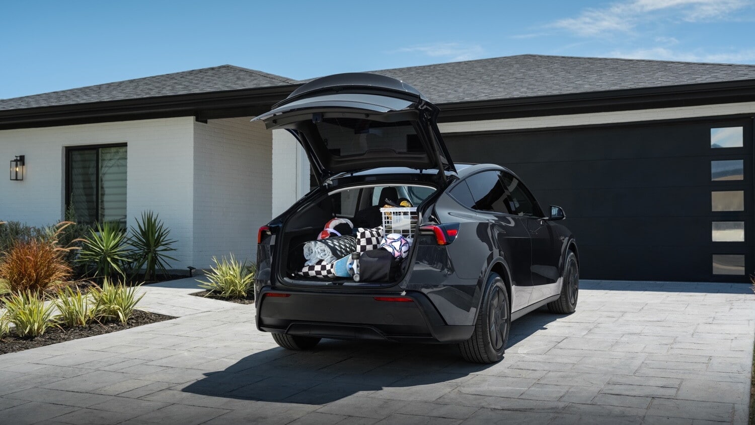 Tesla Model Y Standard, l'alternativa alla Premium