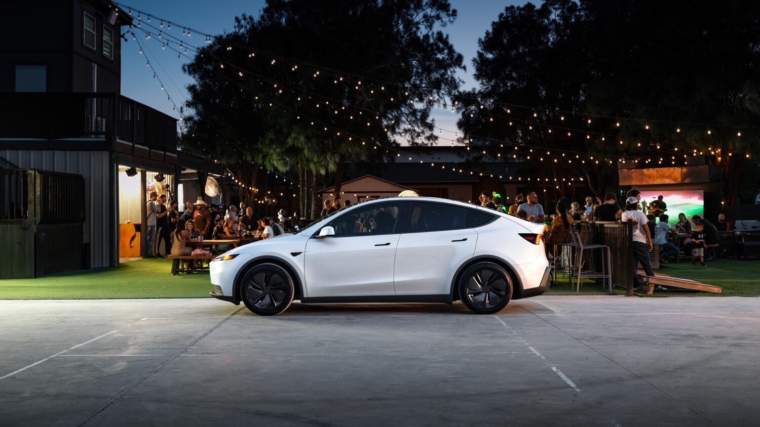 Tesla Model Y Standard, l'alternativa alla Premium