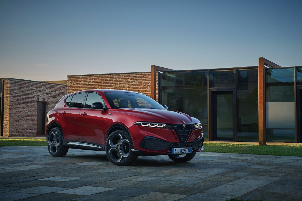 Alfa Romeo Tonale restyling cambia faccia