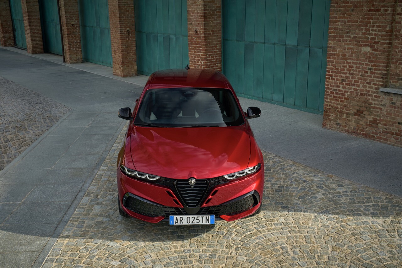 Alfa Romeo Tonale restyling cambia faccia