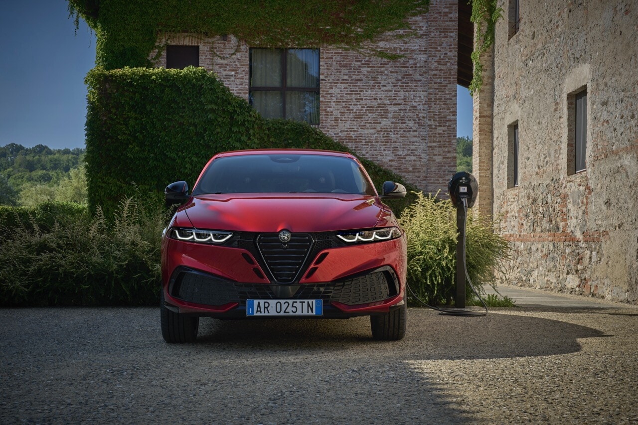 Alfa Romeo Tonale restyling cambia faccia