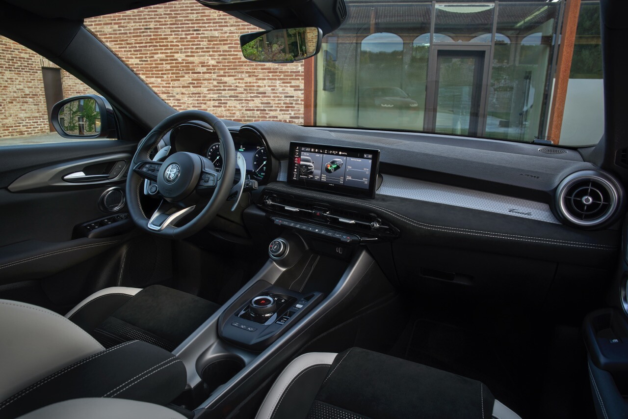 Alfa Romeo Tonale restyling cambia faccia