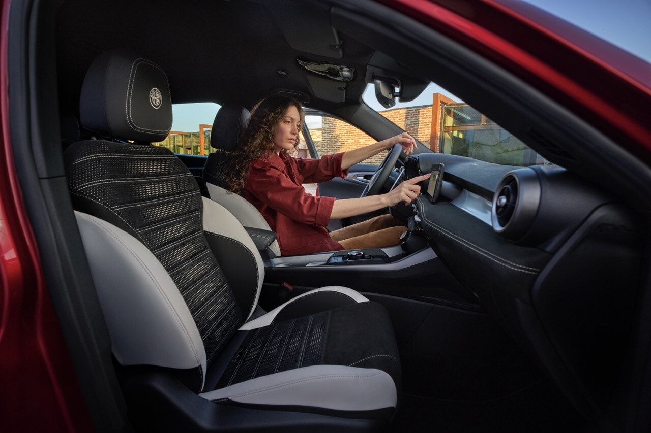 Alfa Romeo Tonale restyling cambia faccia