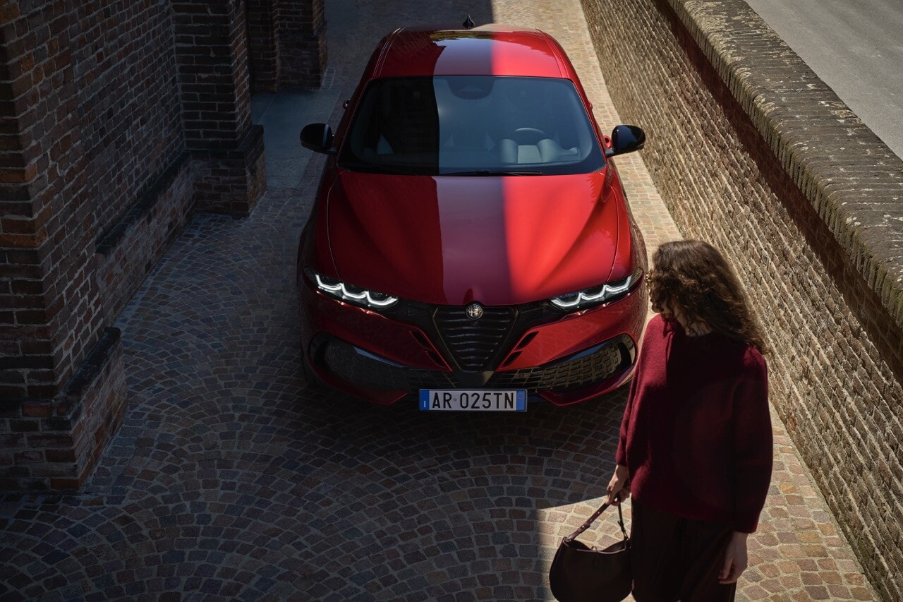 Alfa Romeo Tonale restyling cambia faccia