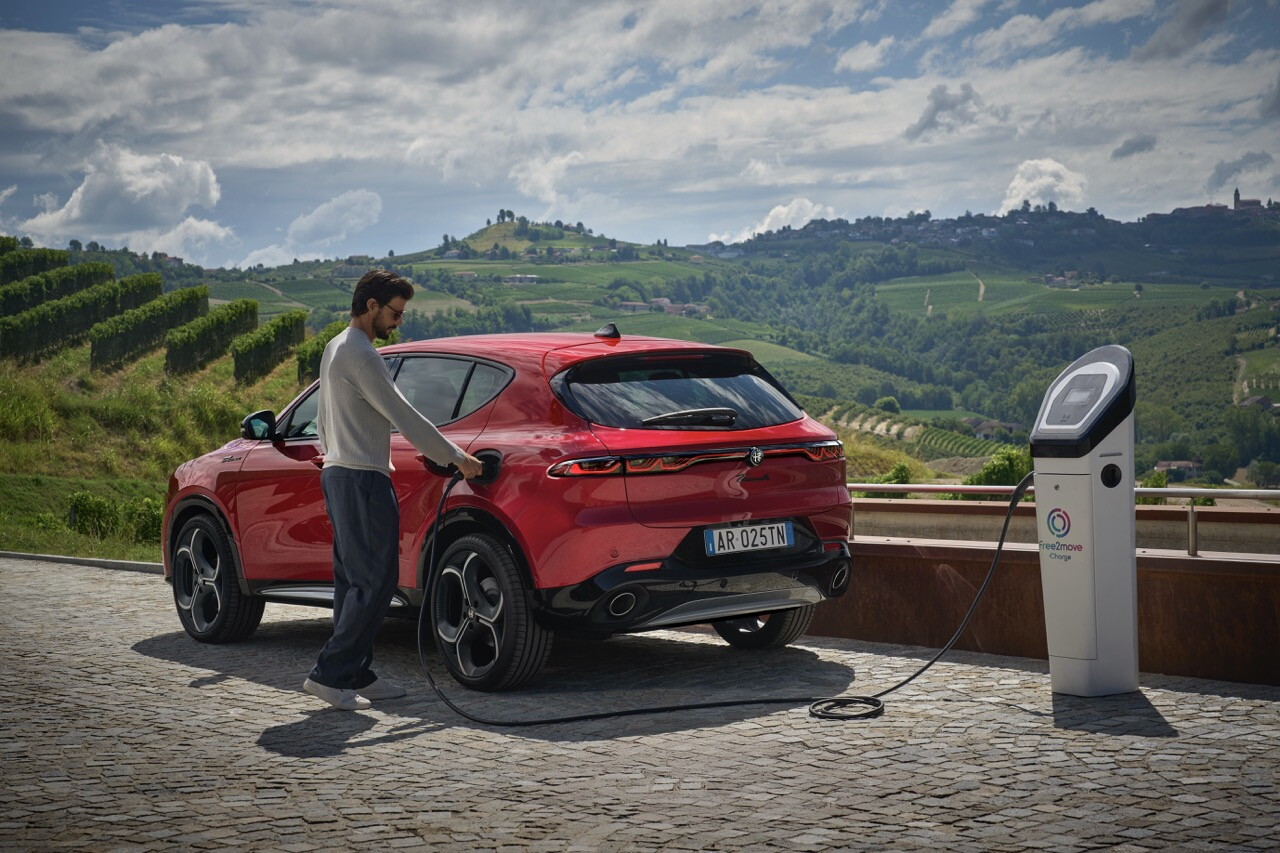 Alfa Romeo Tonale restyling cambia faccia