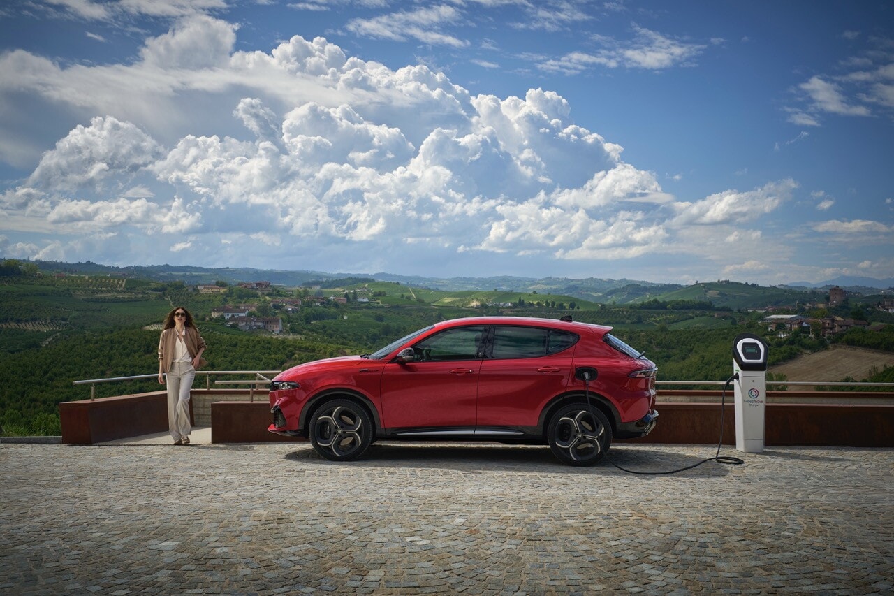 Alfa Romeo Tonale restyling cambia faccia