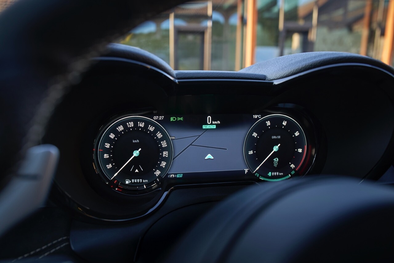 Alfa Romeo Tonale restyling cambia faccia