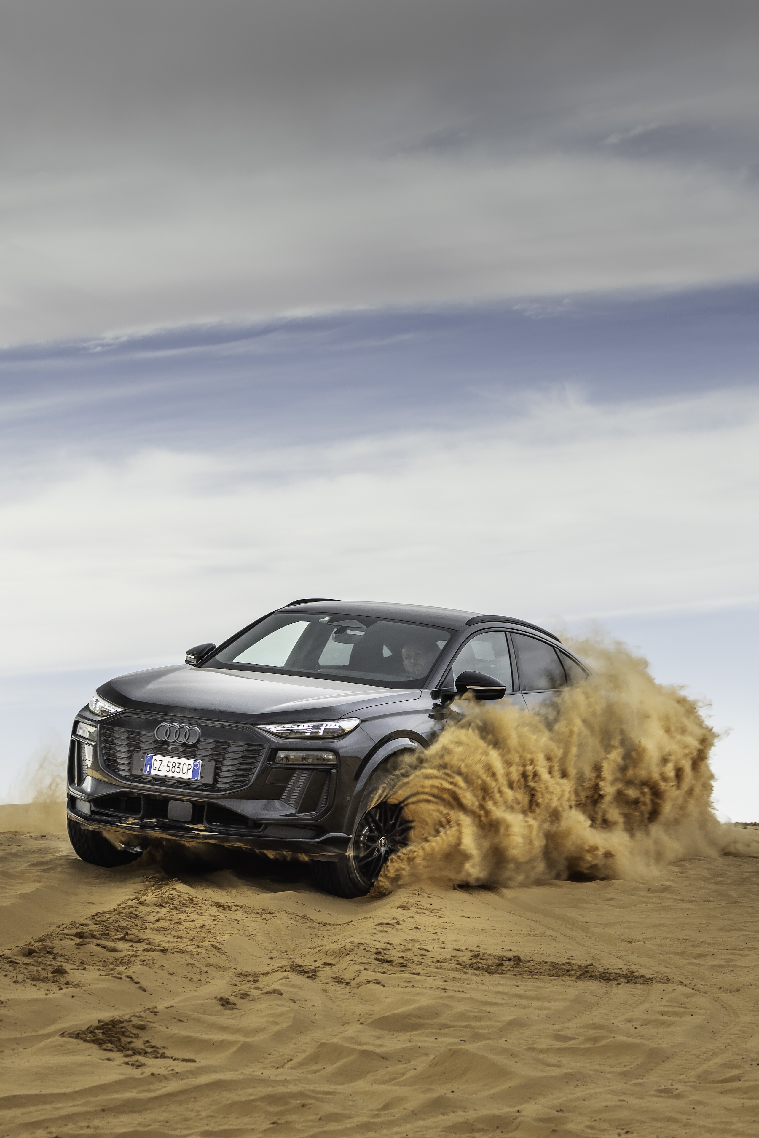Audi SQ6, sfida al deserto 