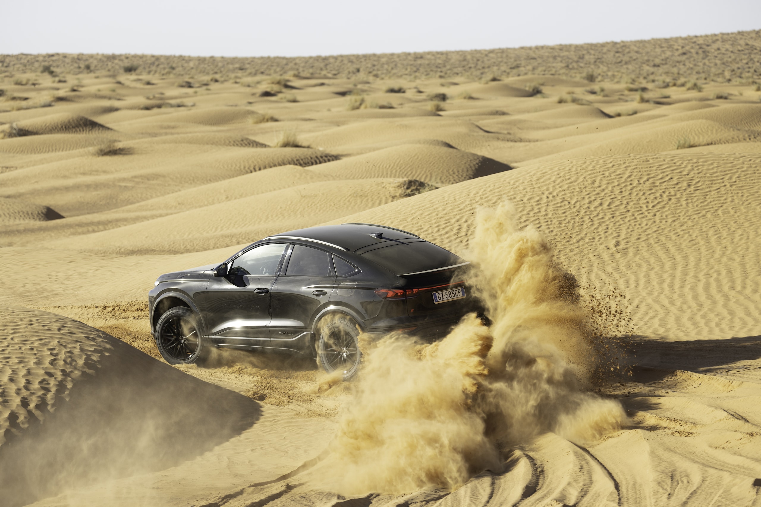 Audi SQ6, sfida al deserto 