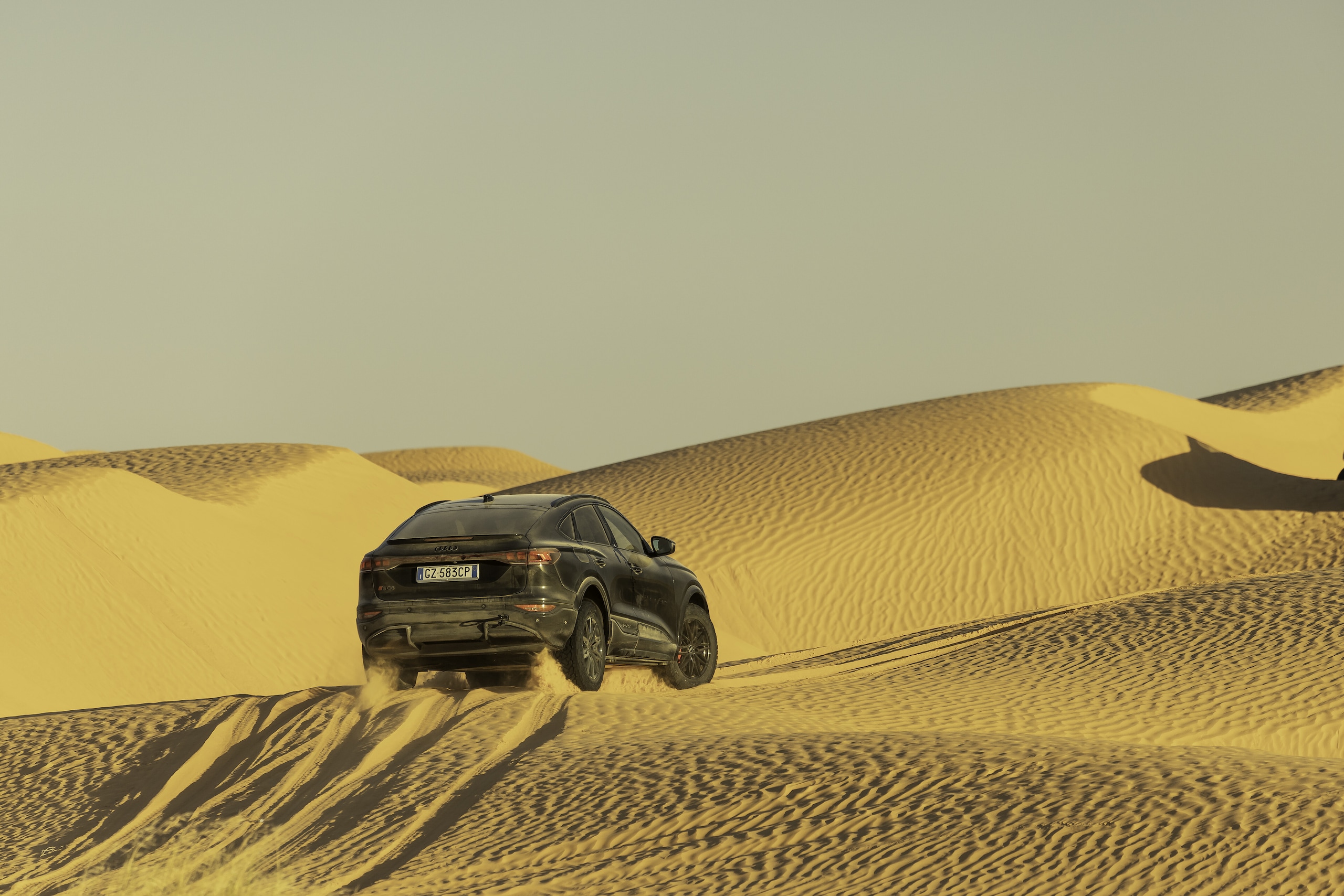 Audi SQ6, sfida al deserto 