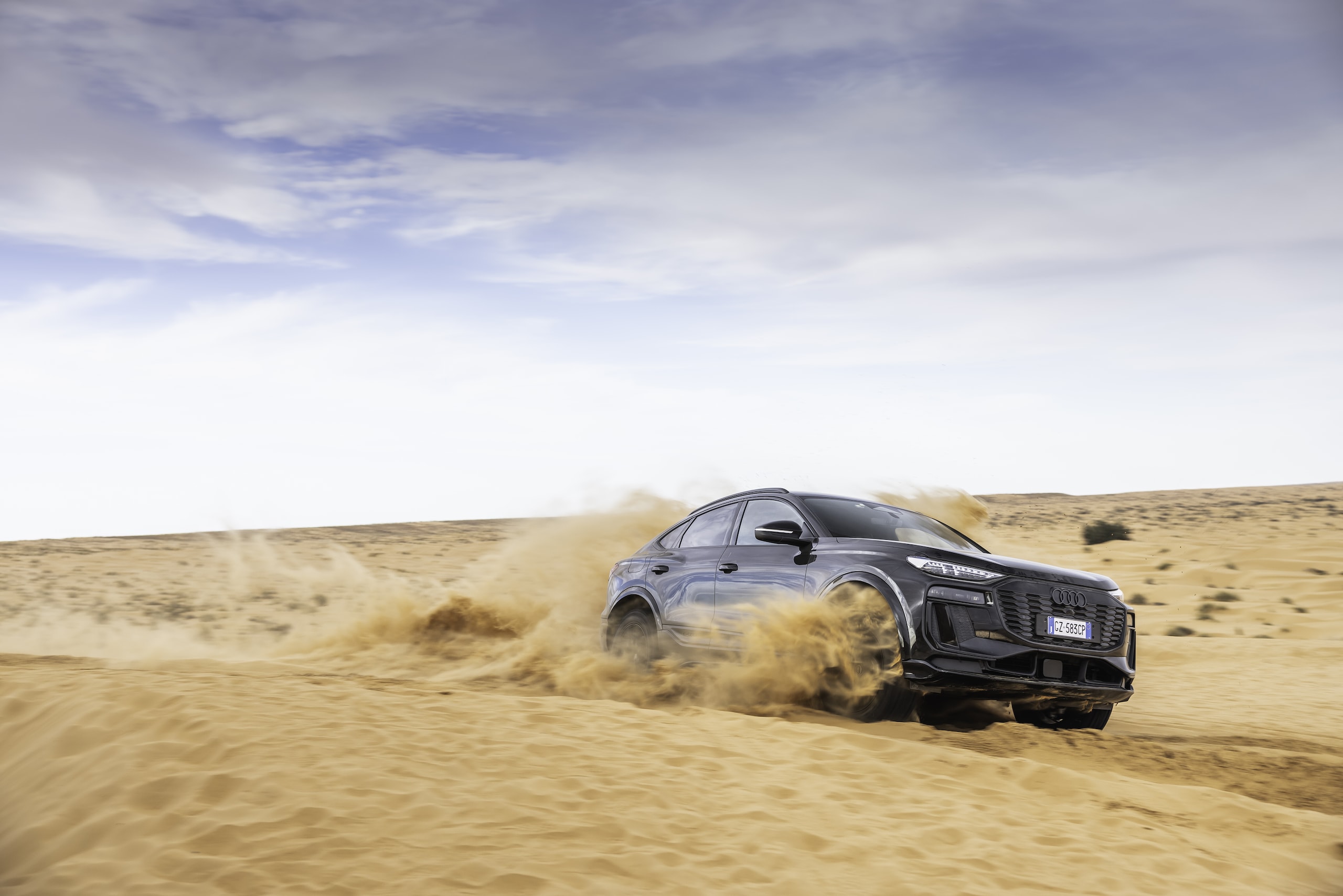 Audi SQ6, sfida al deserto 