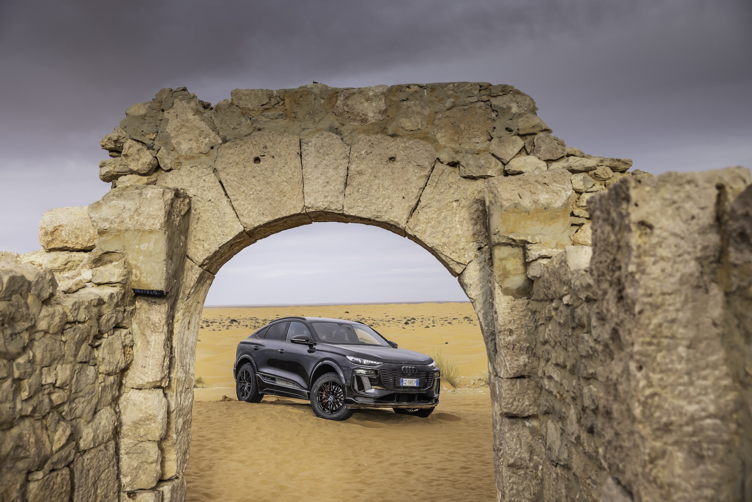 Audi SQ6, sfida al deserto 