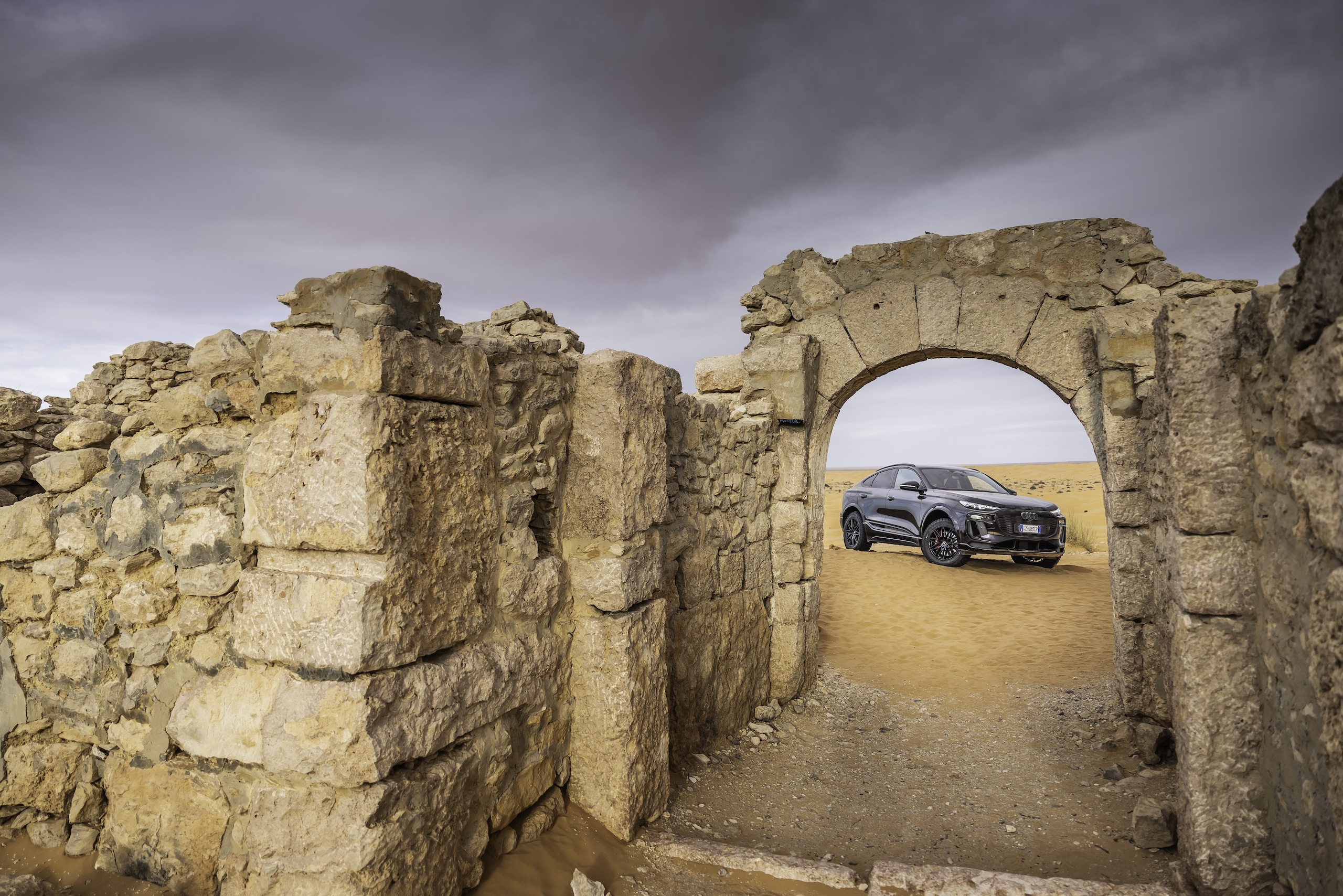 Audi SQ6, sfida al deserto 