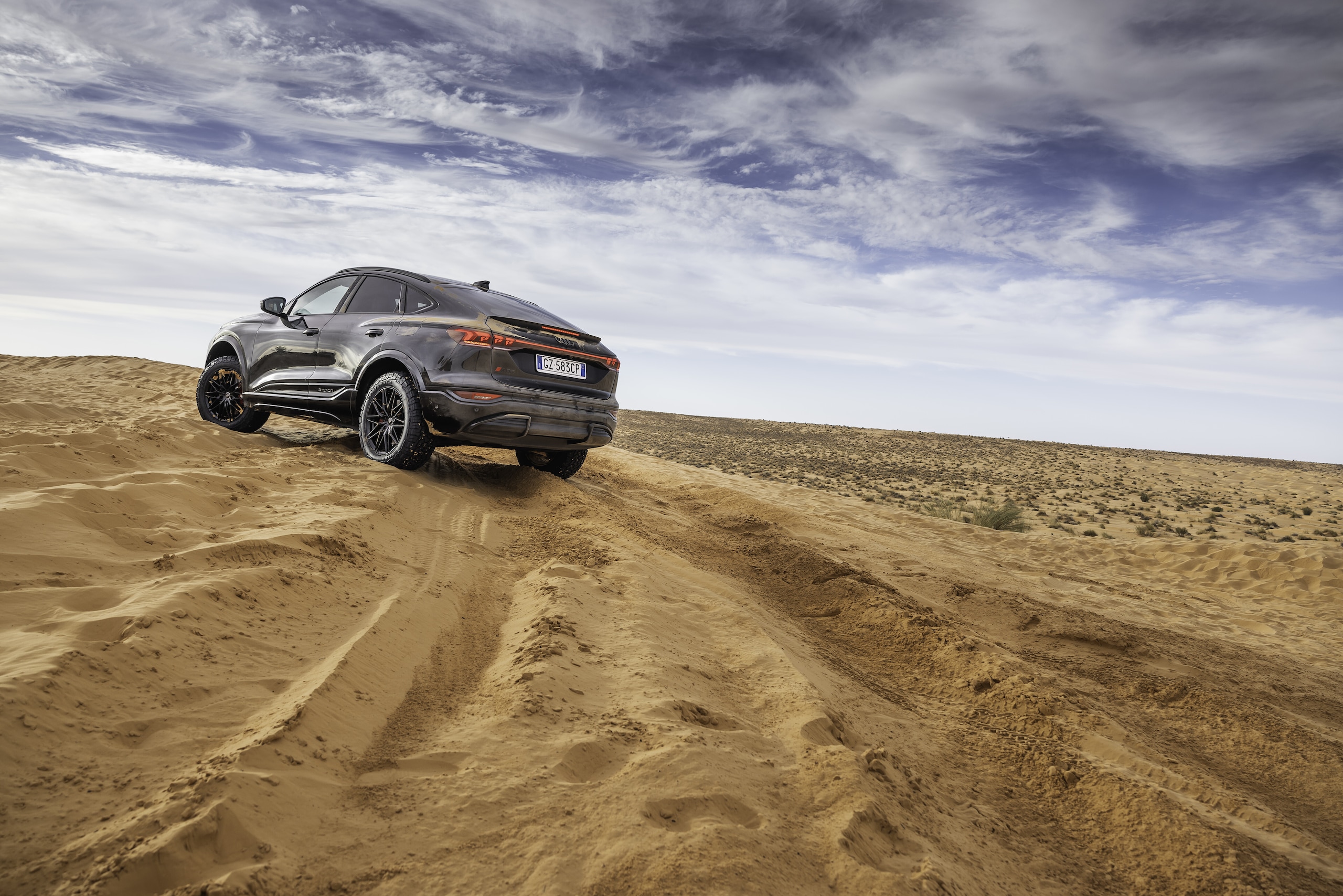 Audi SQ6, sfida al deserto 