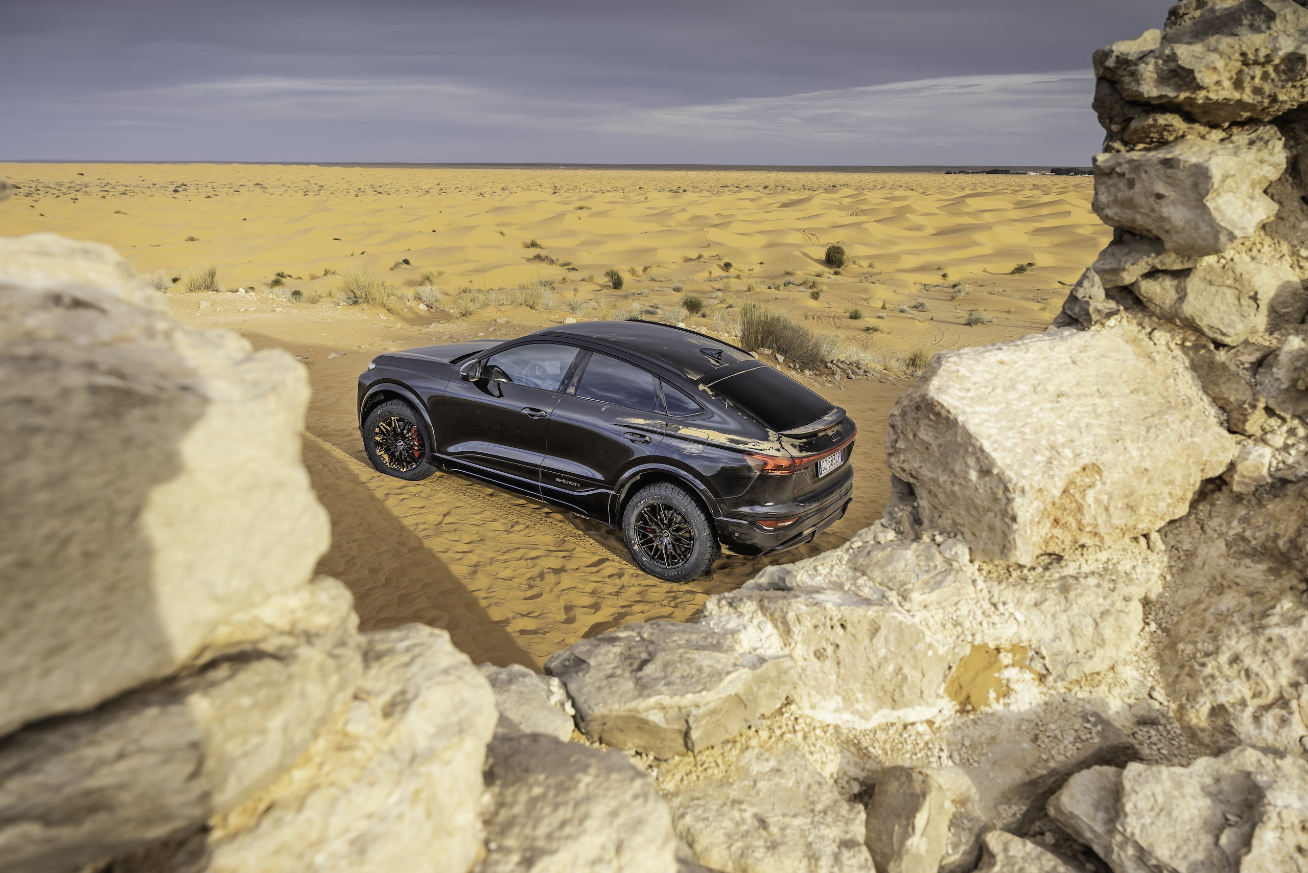 Audi SQ6, sfida al deserto 