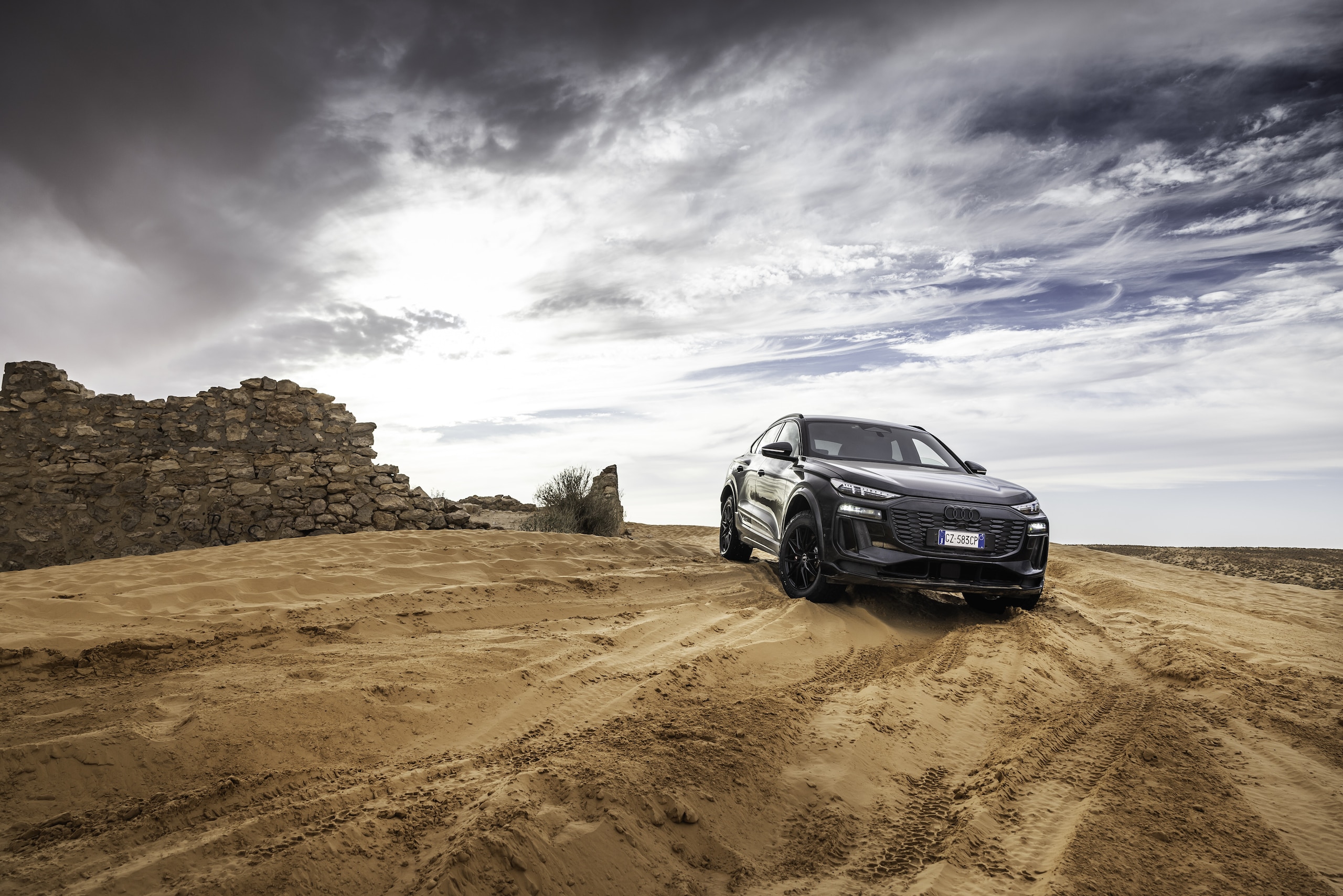 Audi SQ6, sfida al deserto 